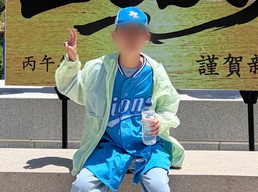 (청송=연합뉴스) 지난 10일 대구에서 가족과 함께 경북 청송군 주왕산국립공원 내 사찰을 찾았다가 홀로 주봉으로 등산하러 나선 A(11ㆍ초6)군이 실종돼 수색 작업이 이뤄지고 있다. 사진은 A군이 실종 당일 촬영한 사진. 2026.5.11 [A군 가족 제공. 재판매 및 DB금지] 연합뉴스